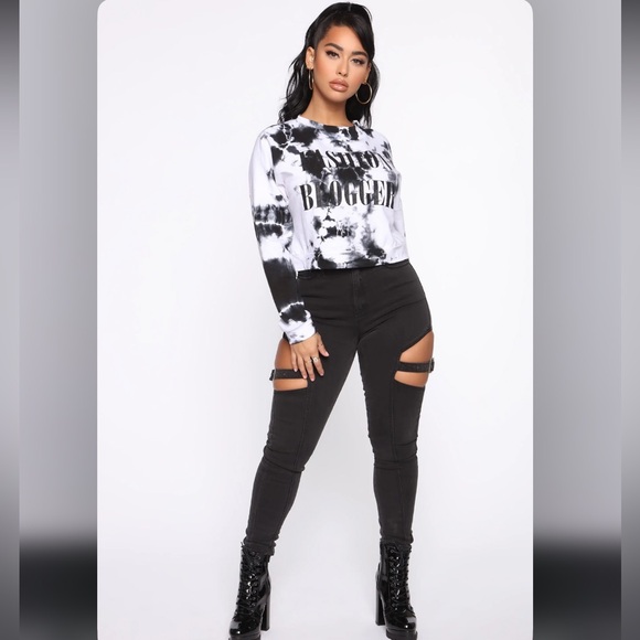 Buckle Up Skinny Jeans - Picture 5 of 6